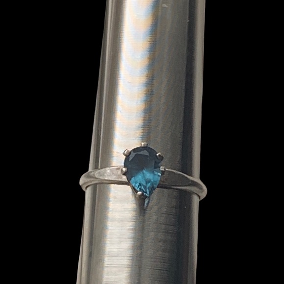 Sterling Silver Aquarium Blue Ring - Picture 2 of 9